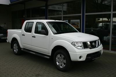 Автостекла Nissan Navara (Frontier) D40 c установкой в Москве